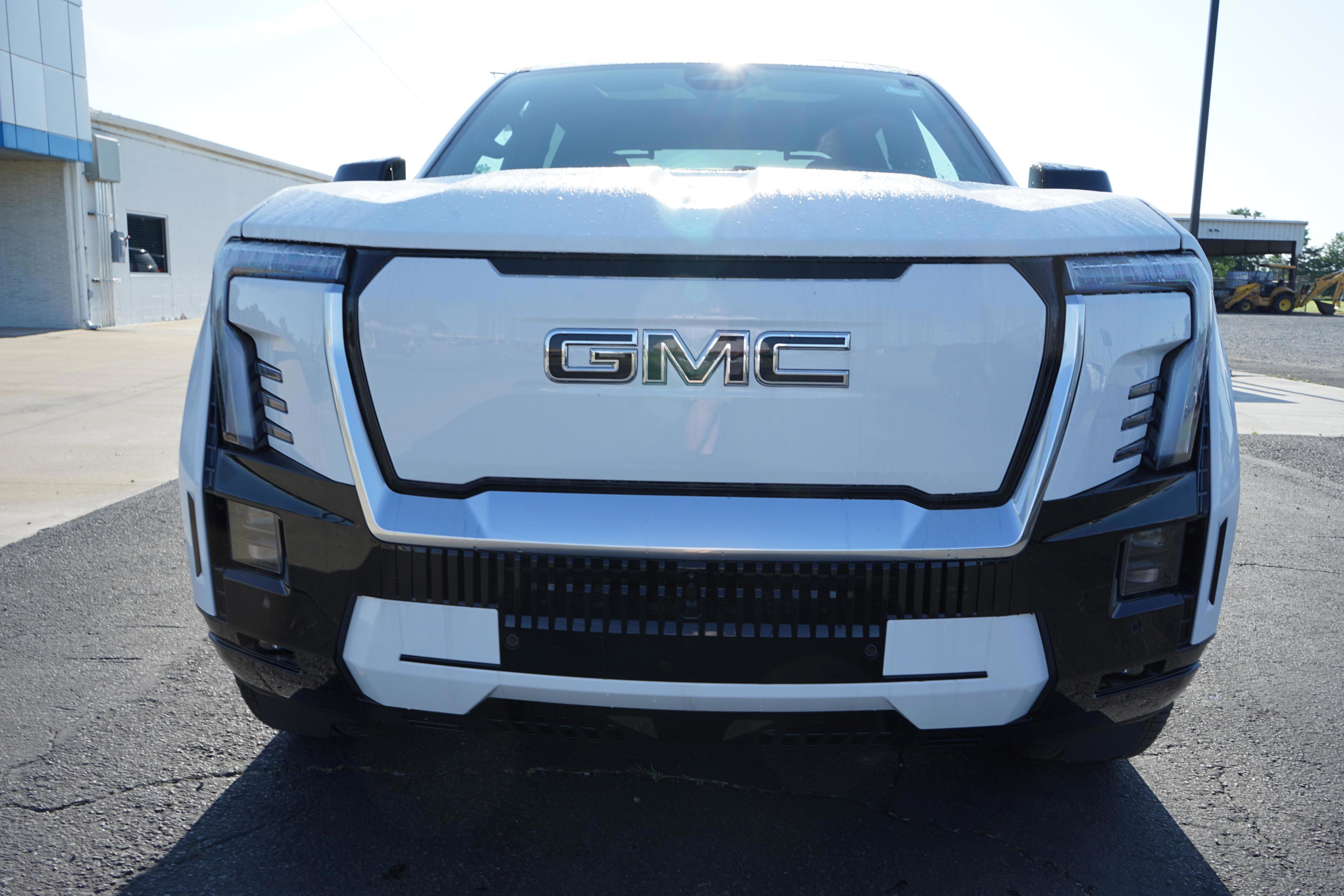 New 2025 GMC Sierra EV Denali image 8