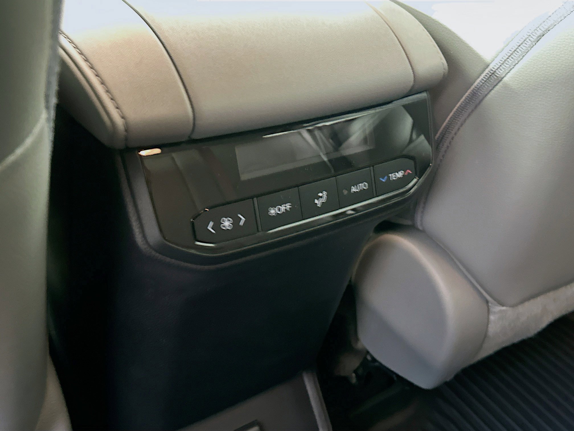 Used 2022 Toyota Highlander XLE image 29