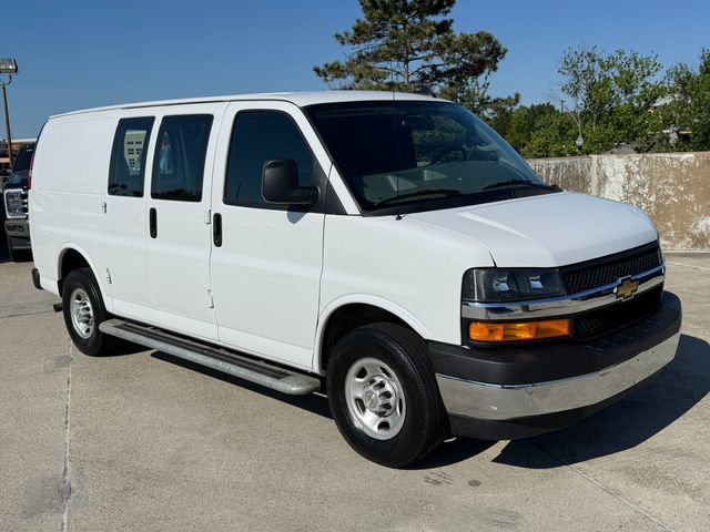 Used 2024 Chevrolet Express 2500 w/ Driver Convenience Package RWD image 3