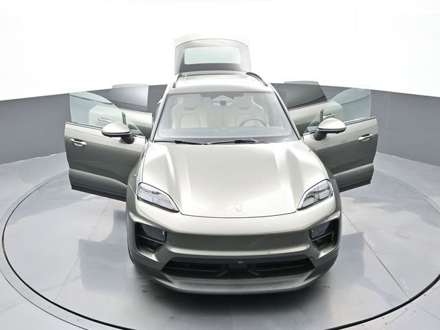 New 2025 Porsche Macan 4S Electric image 33