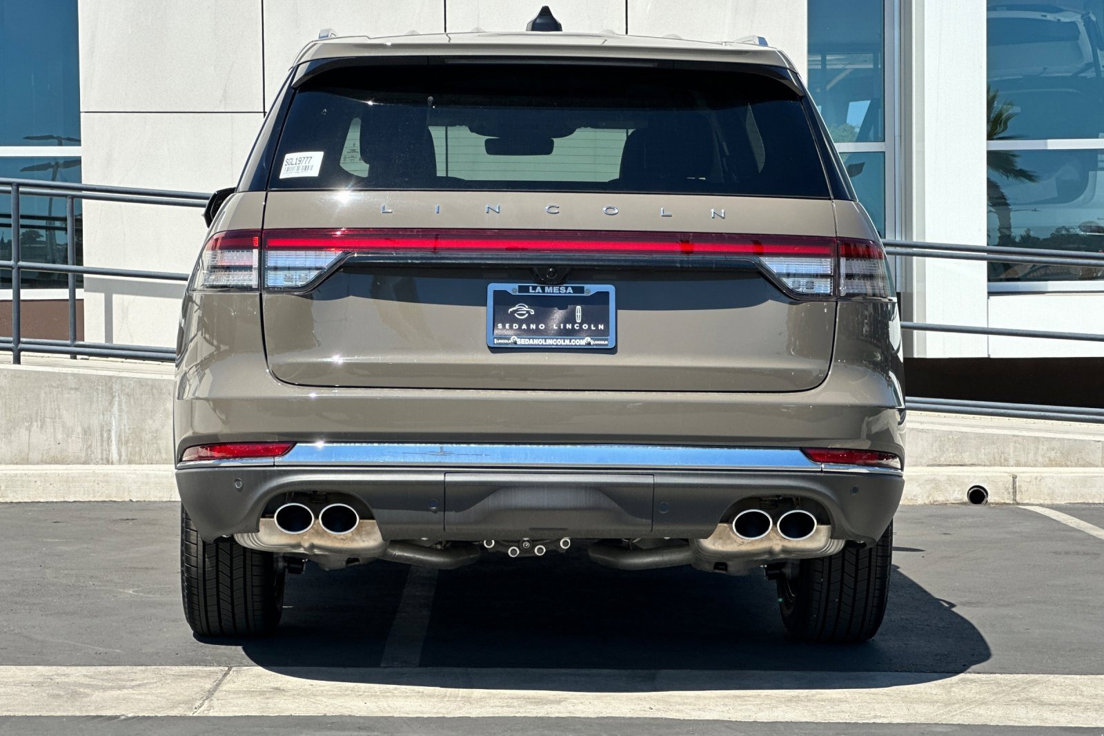 New 2025 Lincoln Aviator AWD w/ Equipment Group 101A image 4