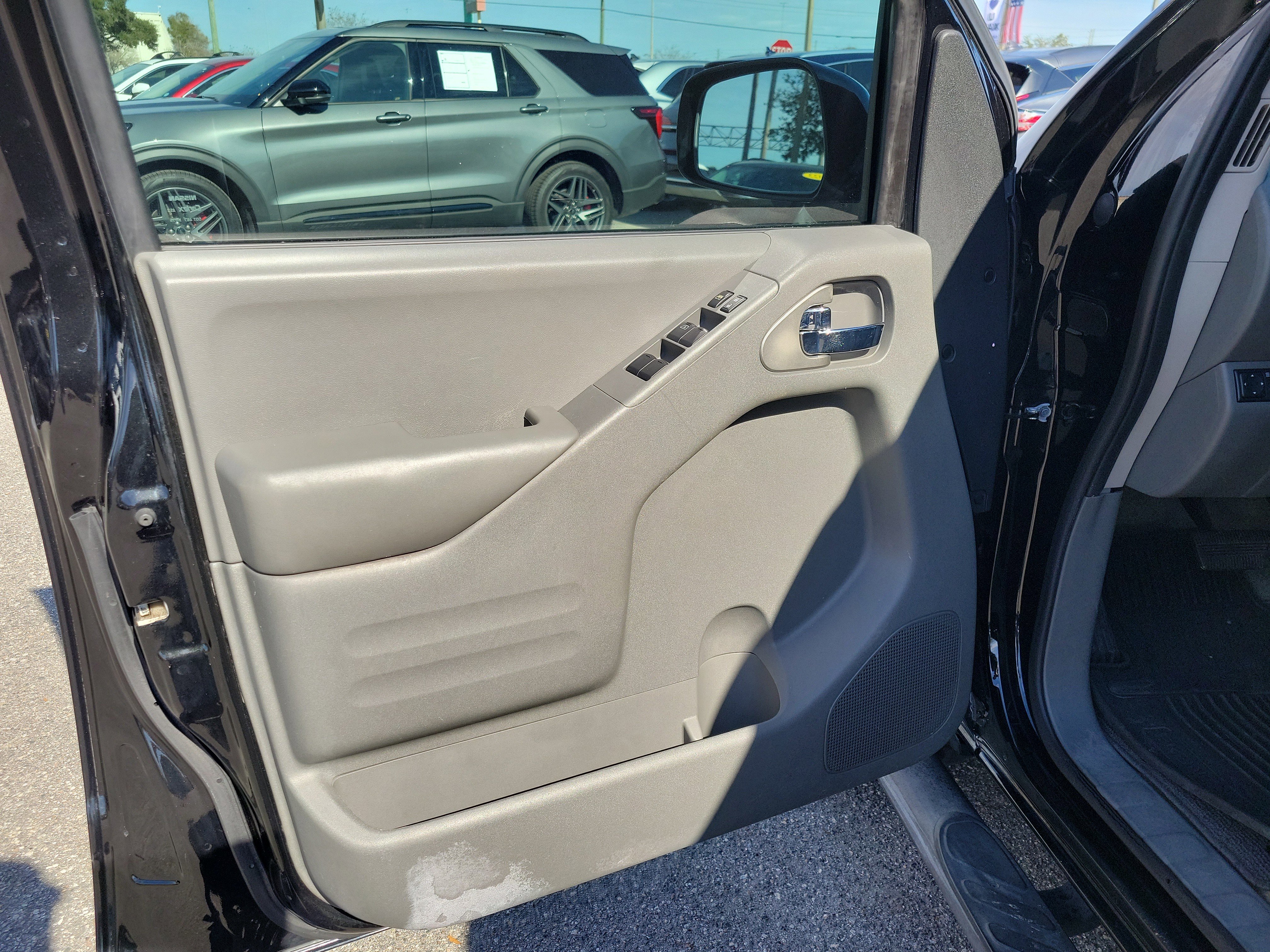 Used 2018 Nissan Frontier SV w/ Value Truck Package image 5