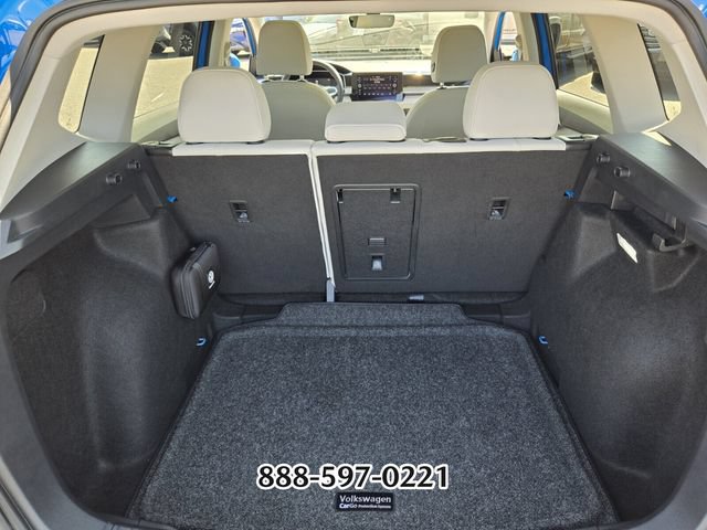 Certified 2025 Volkswagen Taos SE FWD image 17