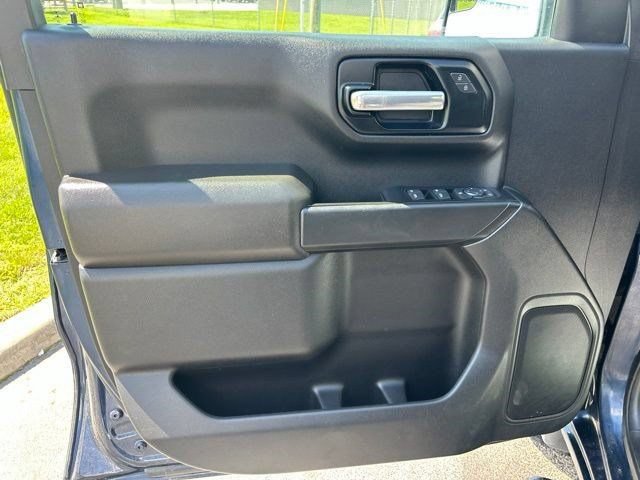 Used 2020 Chevrolet Silverado 1500 Custom w/ Custom Value Package AWD/4WD image 11