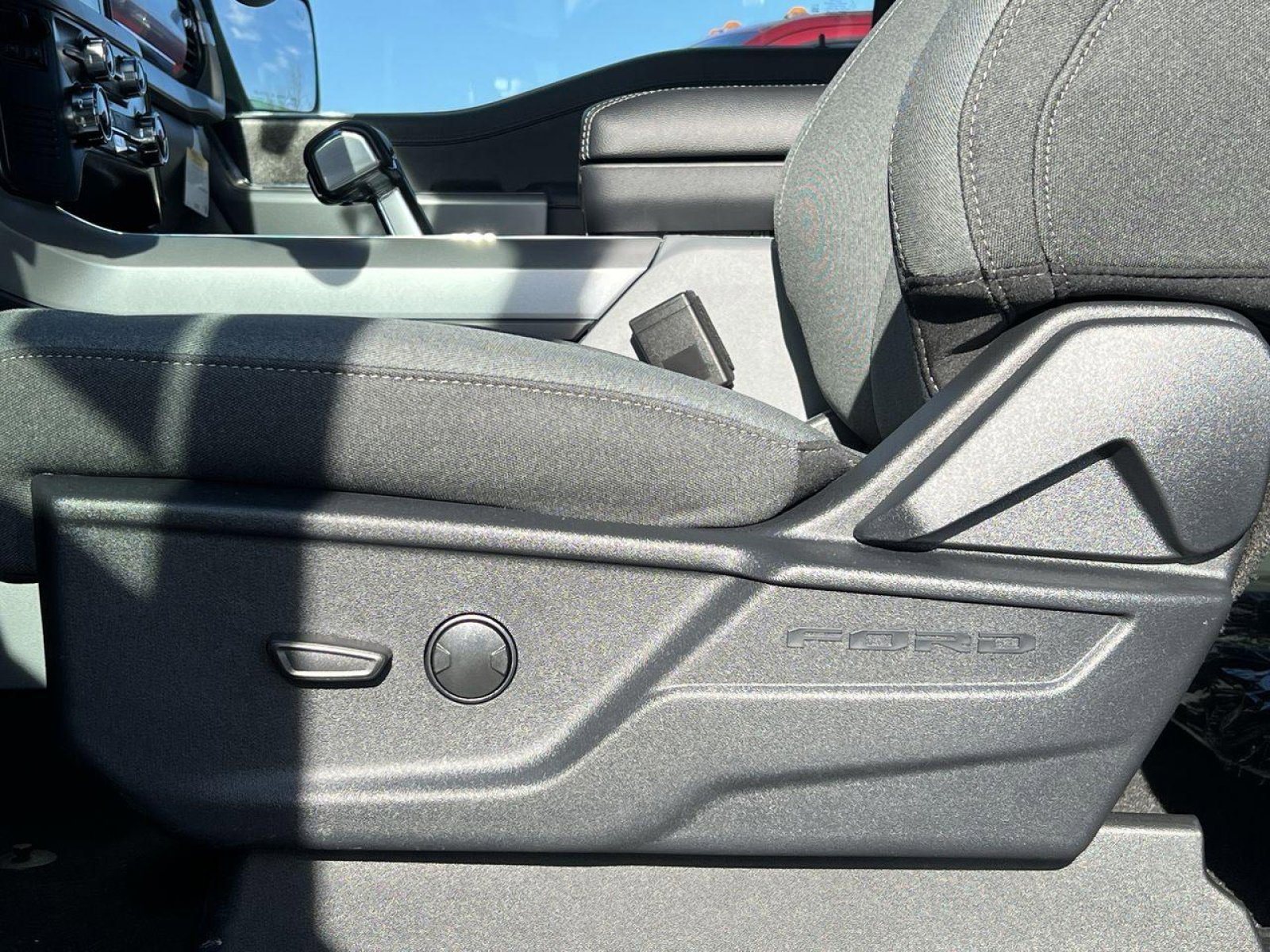 New 2024 Ford F150 Lightning XLT w/ Max Trailer Tow Package image 14