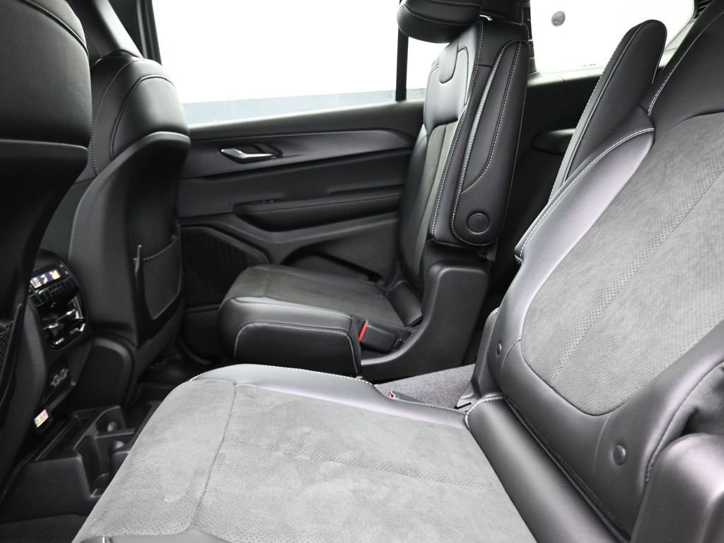 New 2025 Jeep Grand Cherokee L Altitude image 14