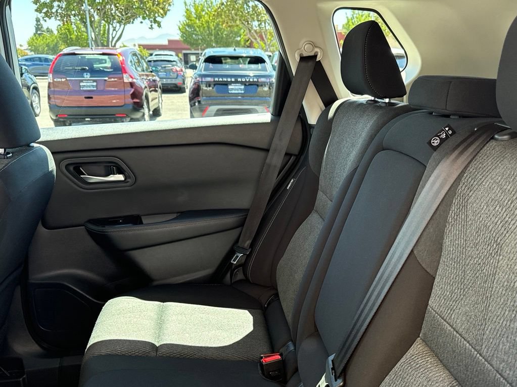 Used 2025 Nissan Rogue SV FWD image 17