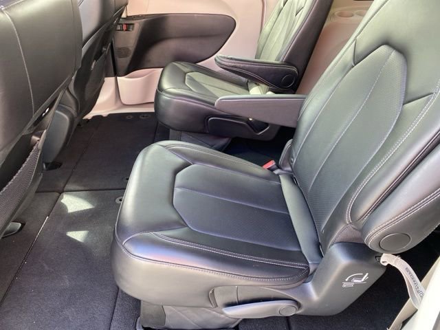 Used 2024 Chrysler Pacifica Touring-L FWD image 27