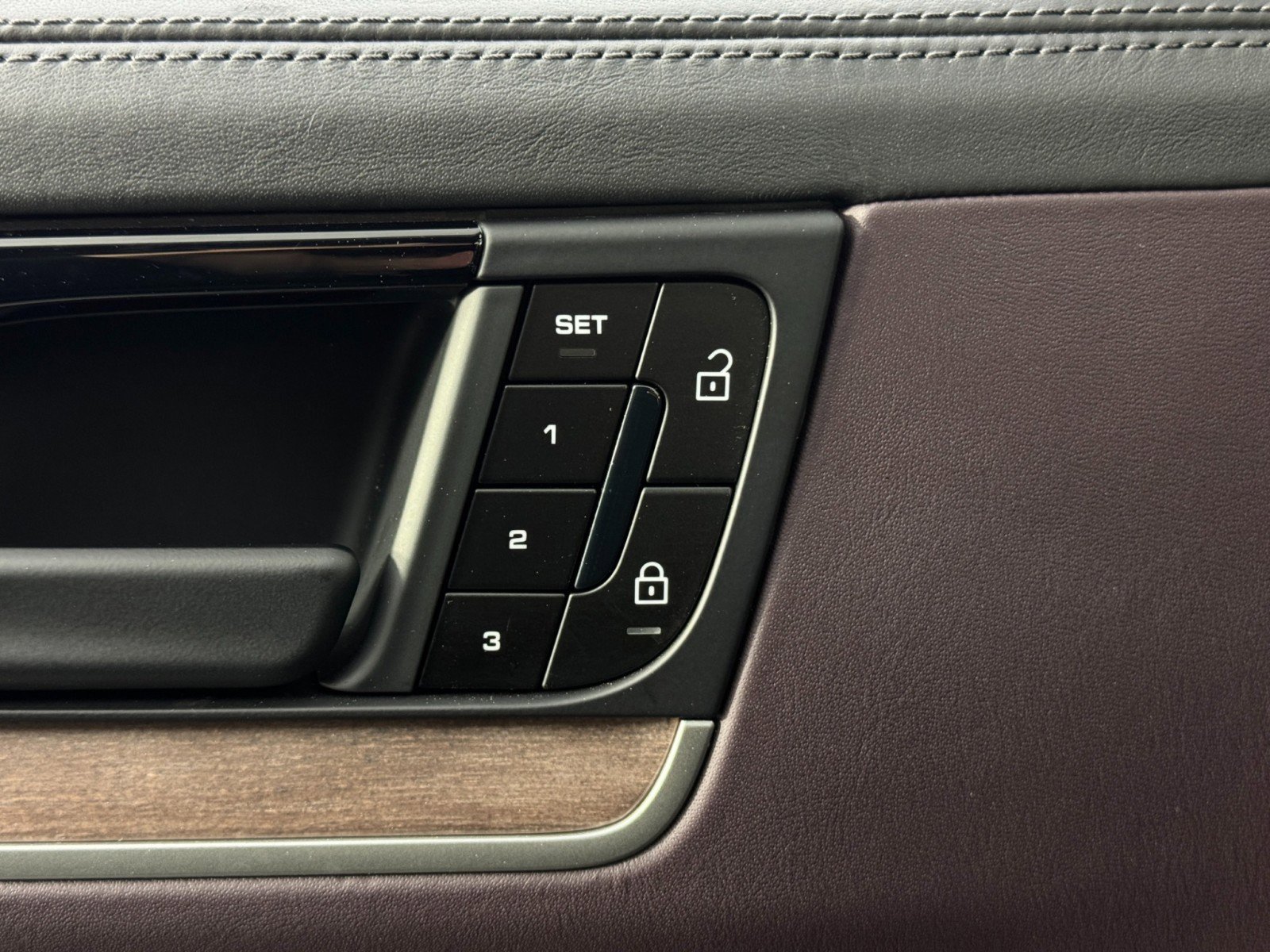 Used 2024 Porsche Cayenne Turbo image 18