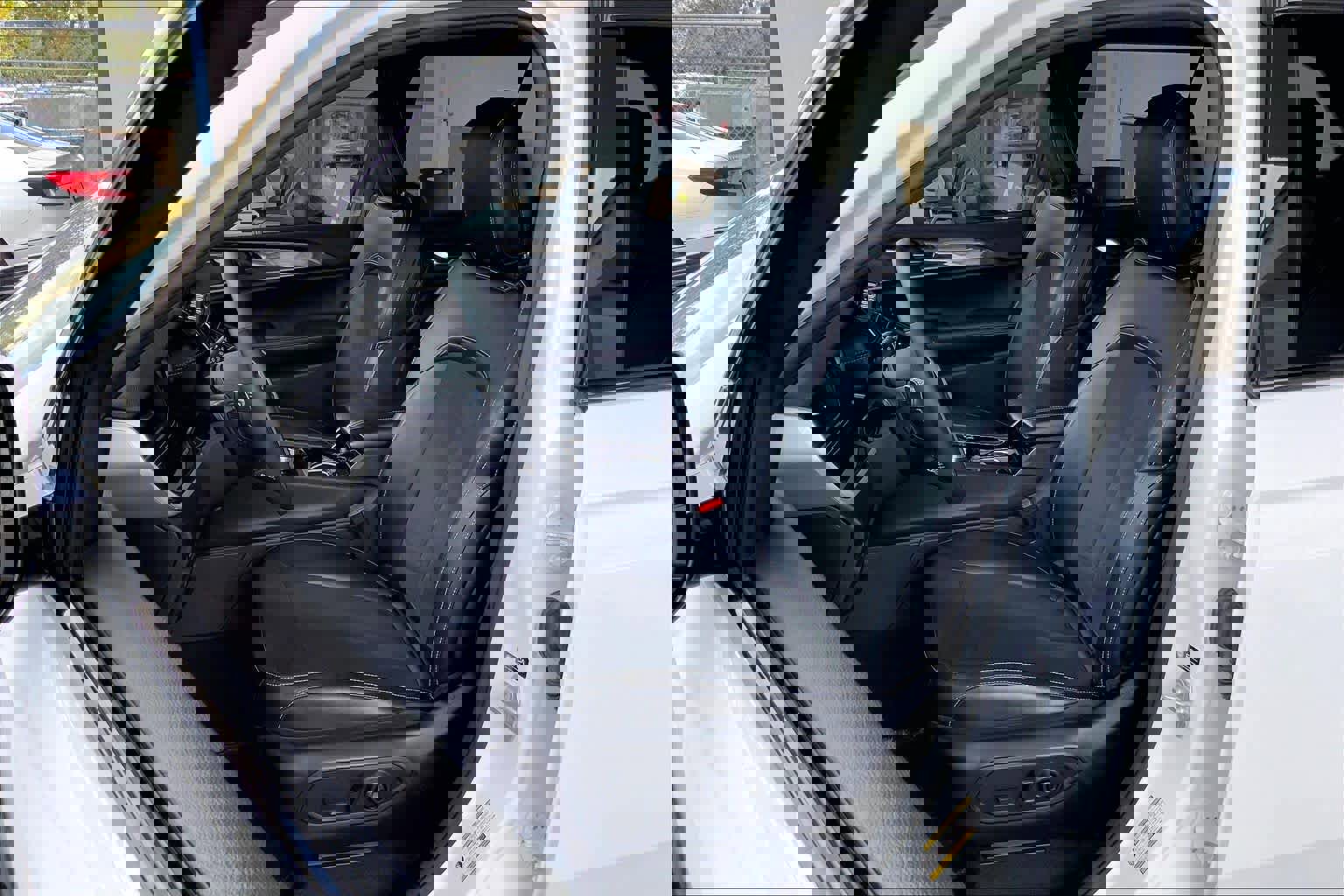 Used 2023 Jeep Grand Cherokee Altitude image 7