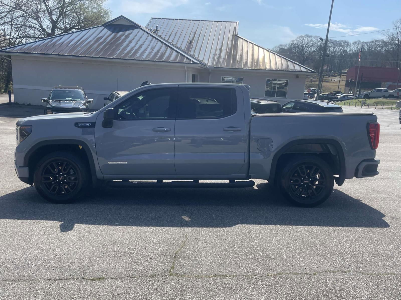 Used 2024 GMC Sierra 1500 Elevation image 9