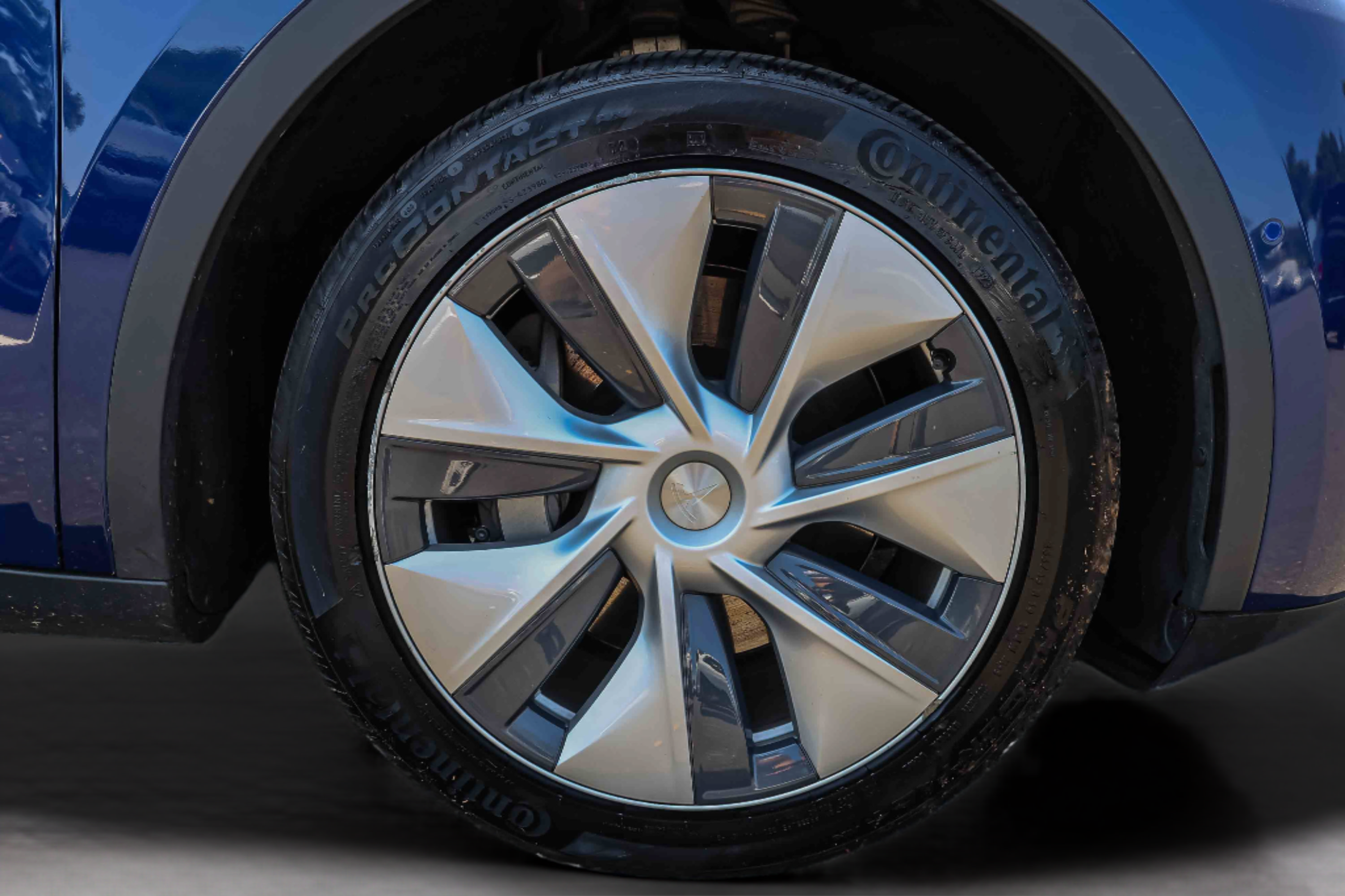 Used 2020 Tesla Model Y Long Range AWD/4WD image 24