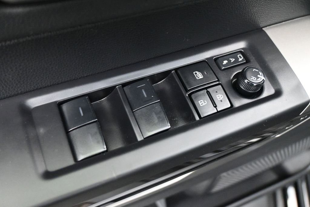 Used 2023 Toyota Tundra Limited AWD/4WD image 4