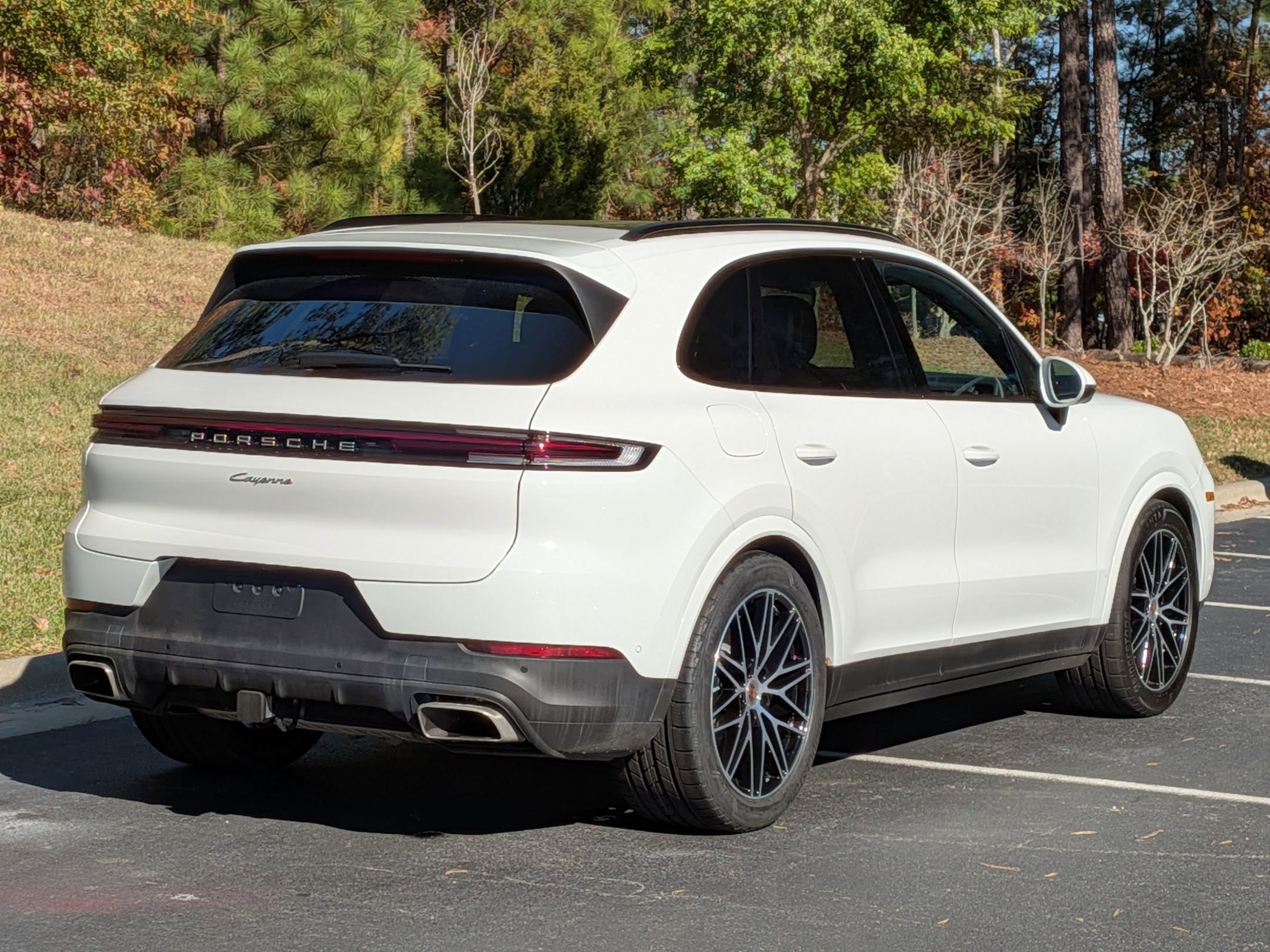 Certified 2025 Porsche Cayenne AWD/4WD image 28