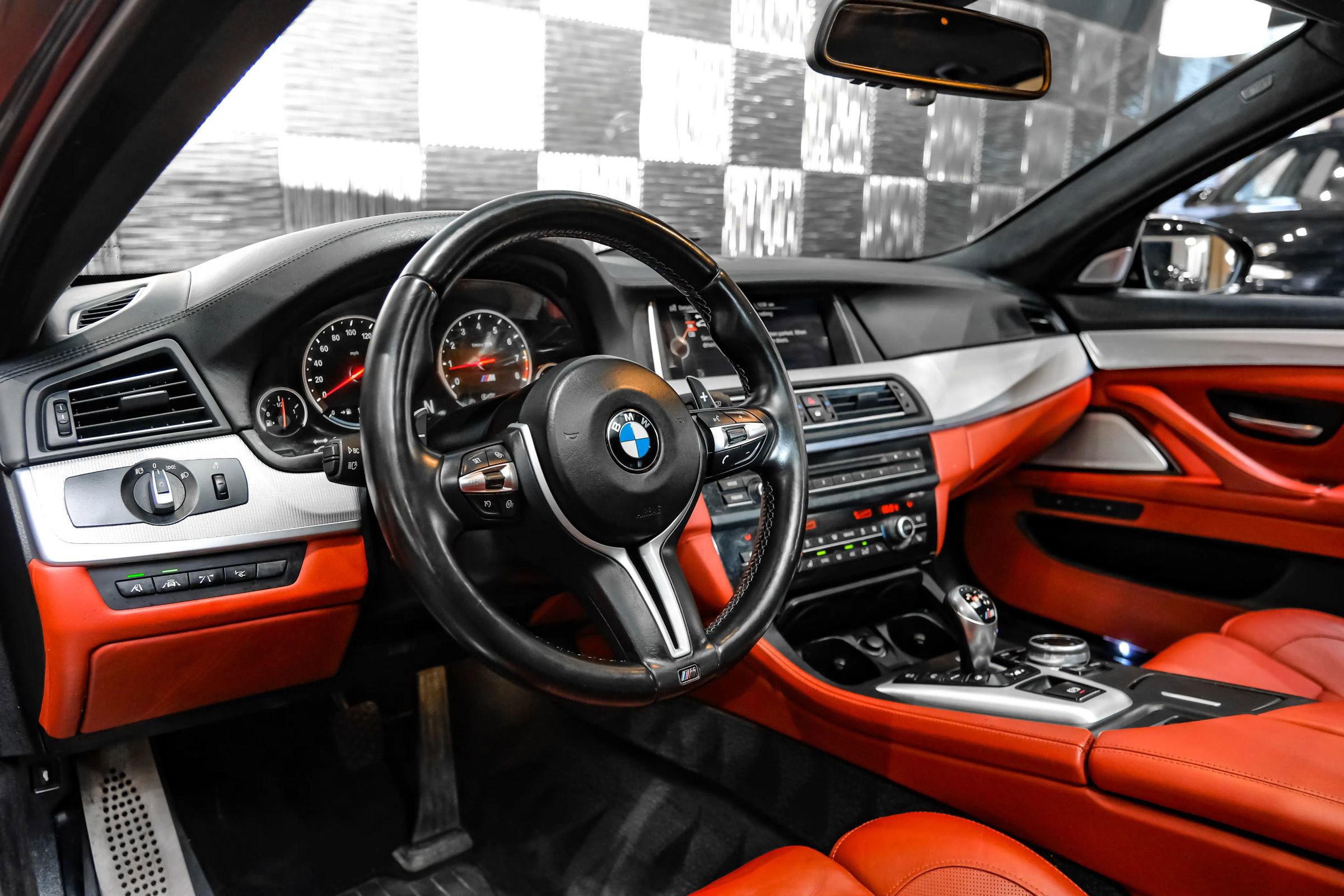 Used 2014 BMW M5 RWD image 3