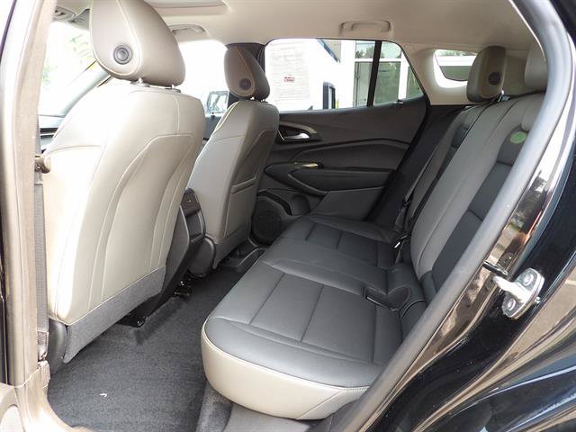 Used 2024 Chevrolet Trax ACTIV w/ Sunroof Package FWD image 33