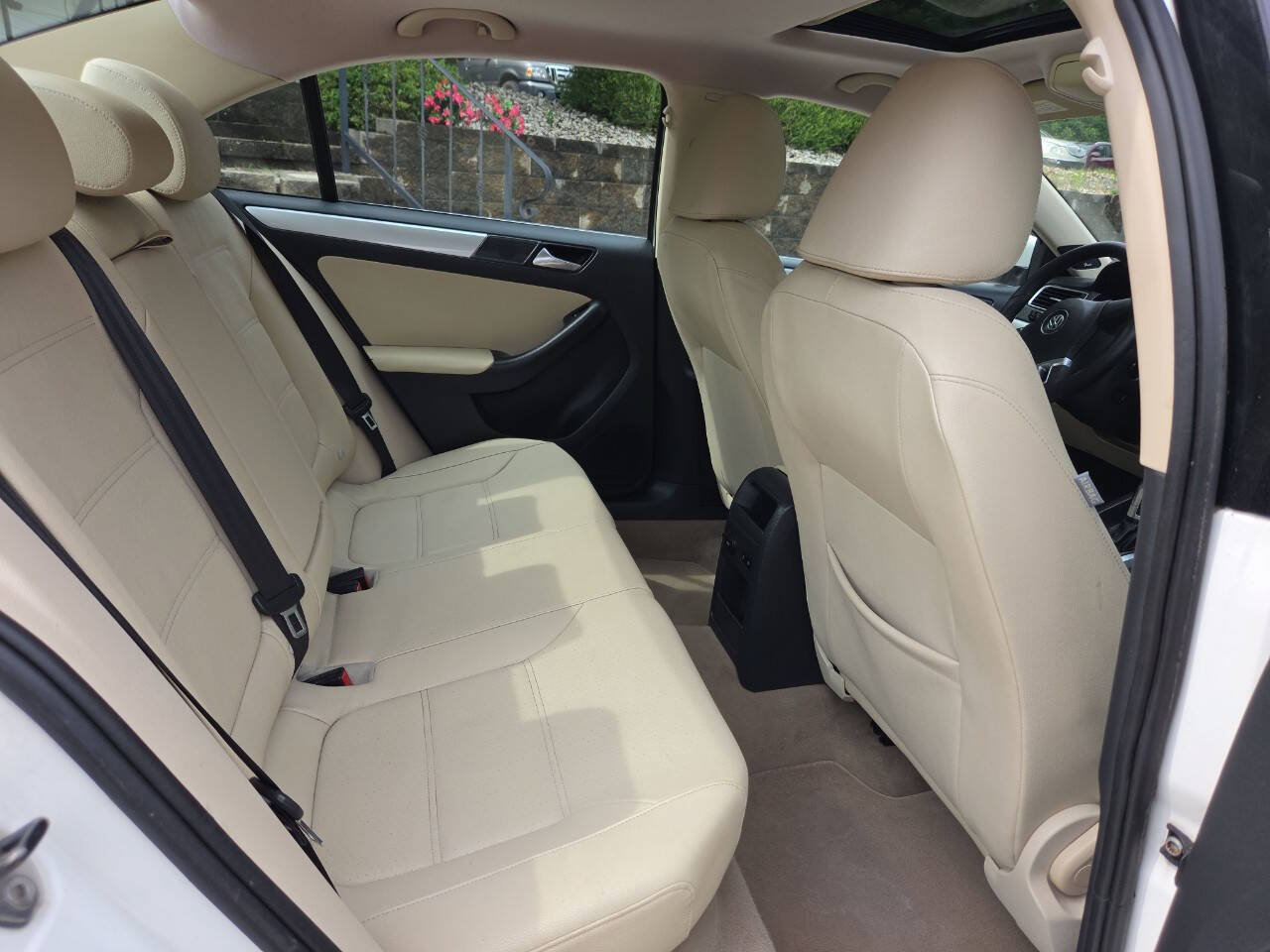 Used 2012 Volkswagen Jetta SEL FWD image 23