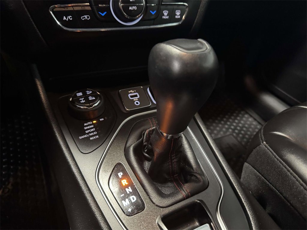 Used 2022 Jeep Cherokee Trailhawk image 24