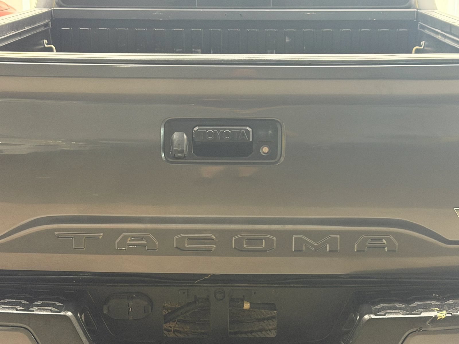 Used 2020 Toyota Tacoma TRD Sport AWD/4WD image 11