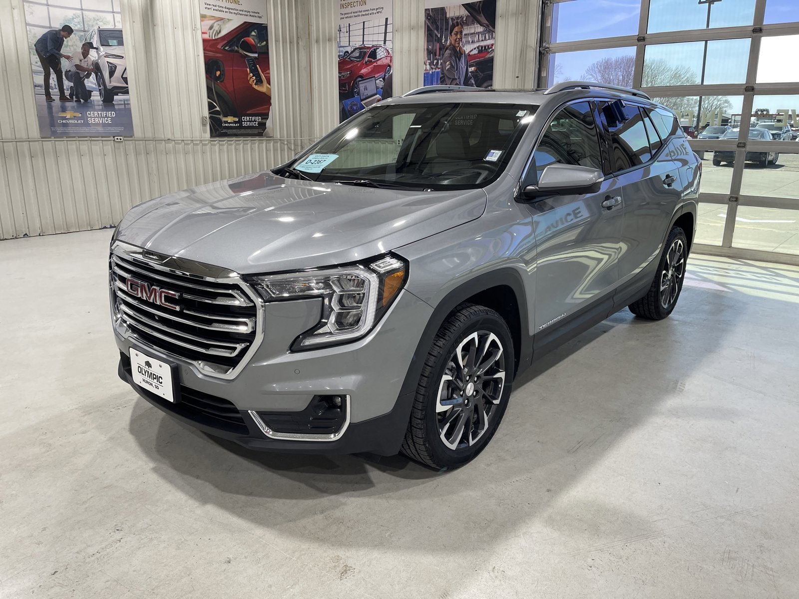 Used 2024 GMC Terrain SLT w/ Infotainment Package II AWD/4WD image 4