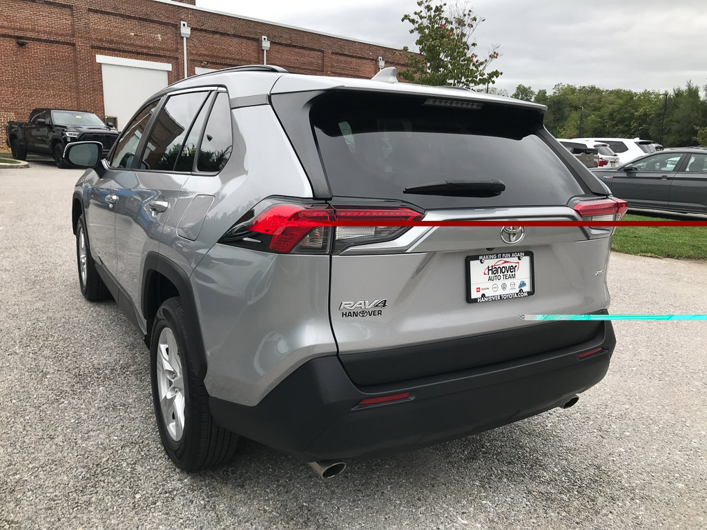 Used 2021 Toyota RAV4 XLE AWD/4WD image 5