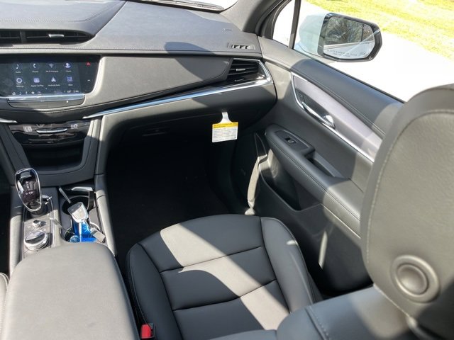 New 2025 Cadillac XT6 Luxury image 34