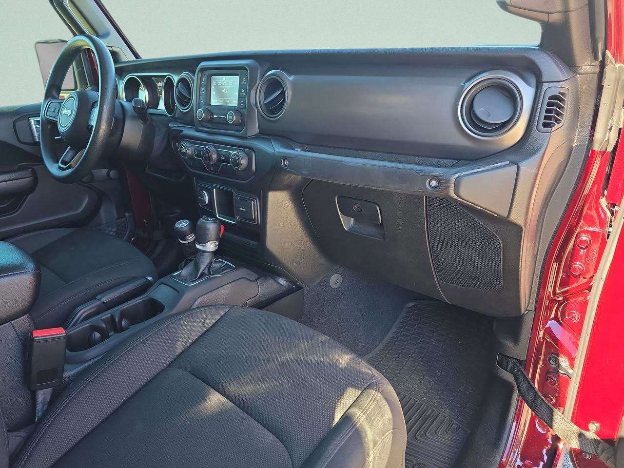Used 2021 Jeep Gladiator Sport image 7