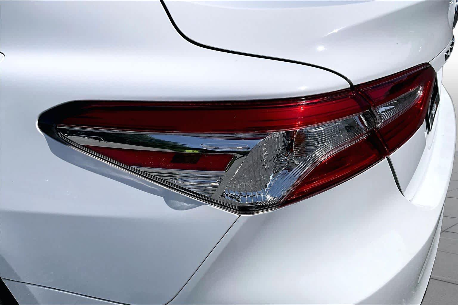 Used 2018 Toyota Camry LE FWD image 28