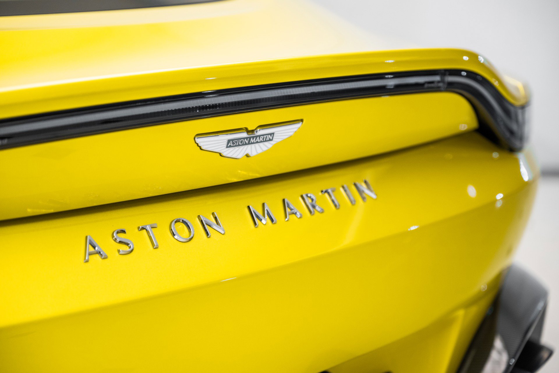 Used 2025 Aston Martin V8 Vantage Coupe image 8