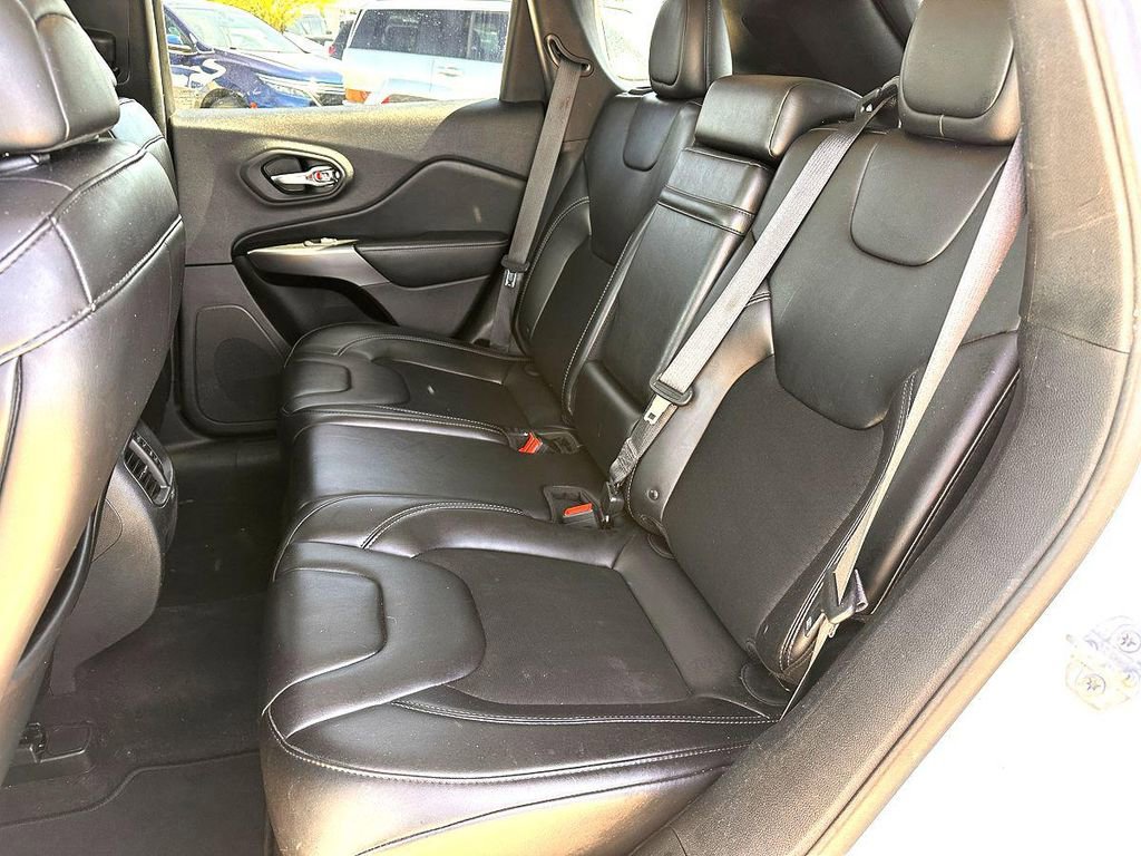 Used 2019 Jeep Cherokee Latitude Plus image 19