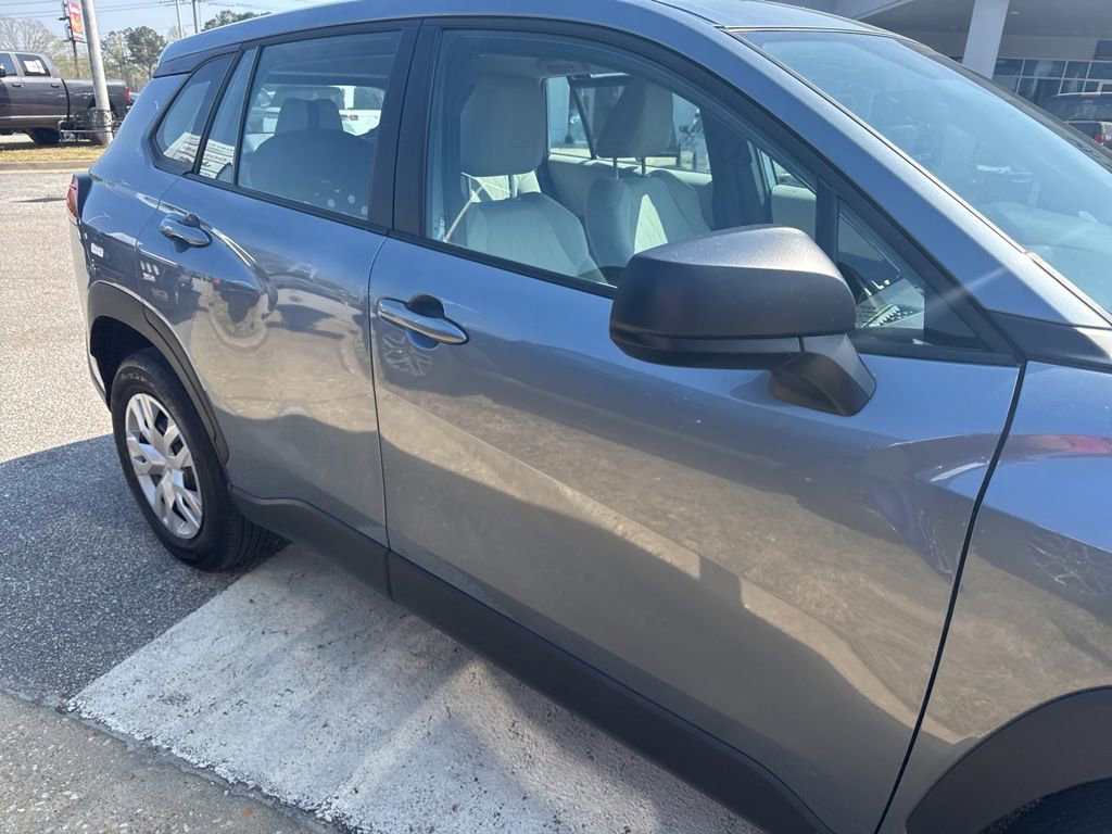 Used 2025 Toyota Corolla Cross L image 6