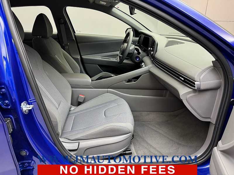 Used 2024 Hyundai Elantra SE FWD image 19
