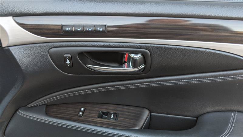 Used 2013 Lexus LS 460 AWD w/ Comfort Pkg image 27