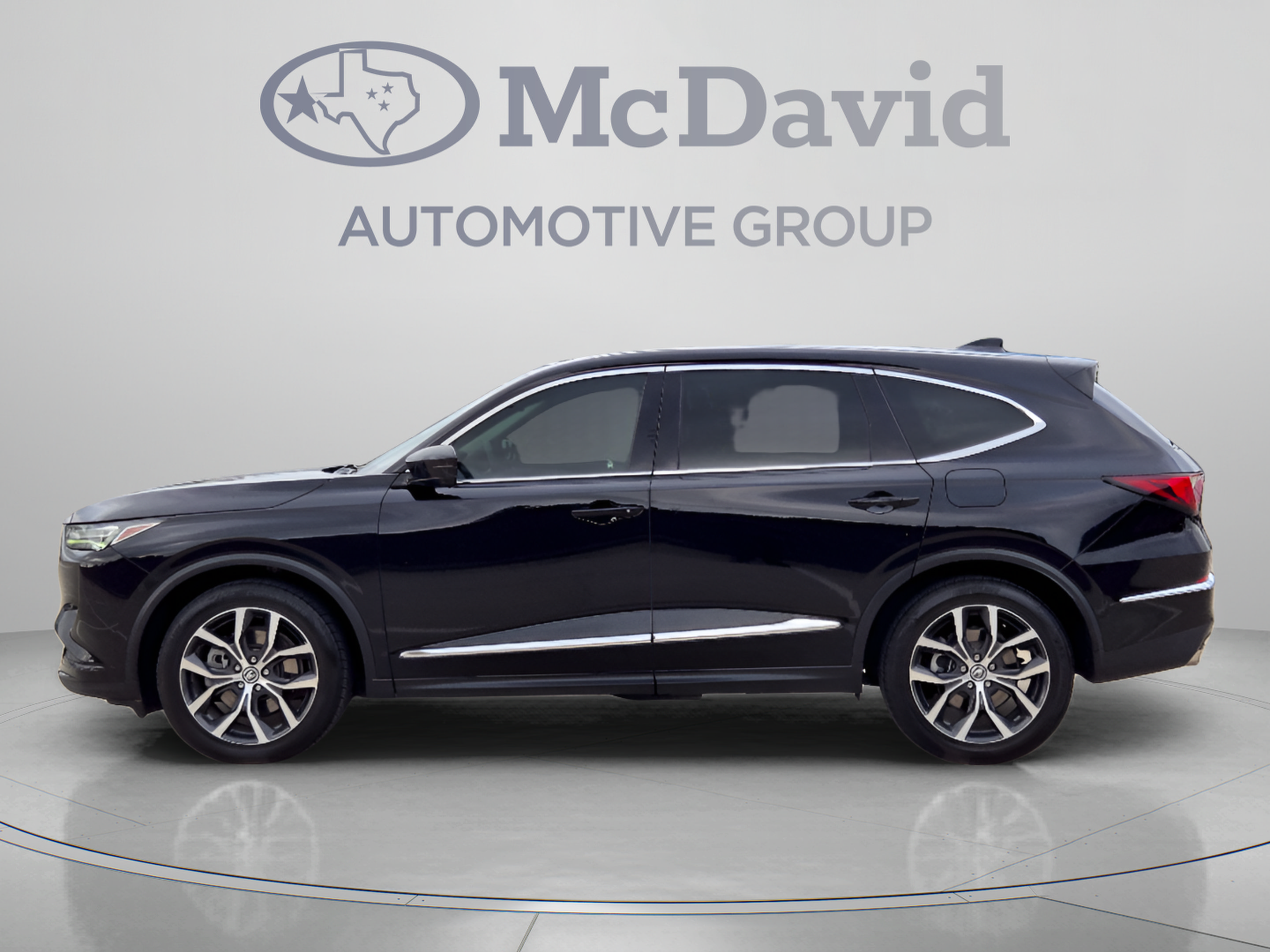 Used 2023 Acura MDX SH-AWD w/ Technology Package image 2
