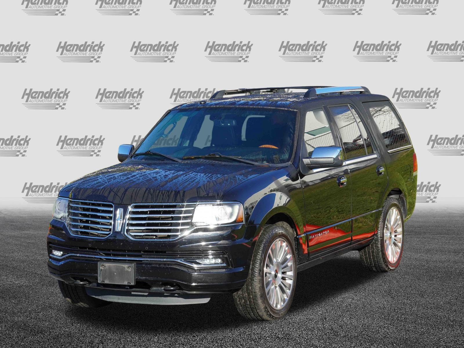 Used 2017 Lincoln Navigator Select image 5