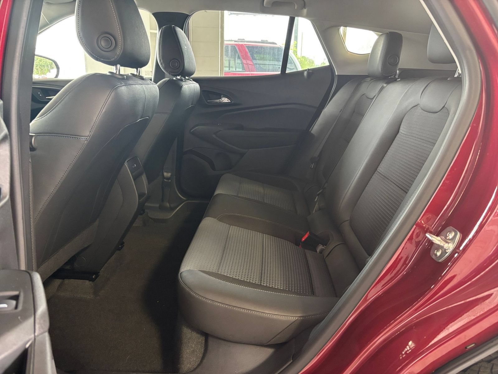 Used 2025 Chevrolet Trax LT FWD image 26