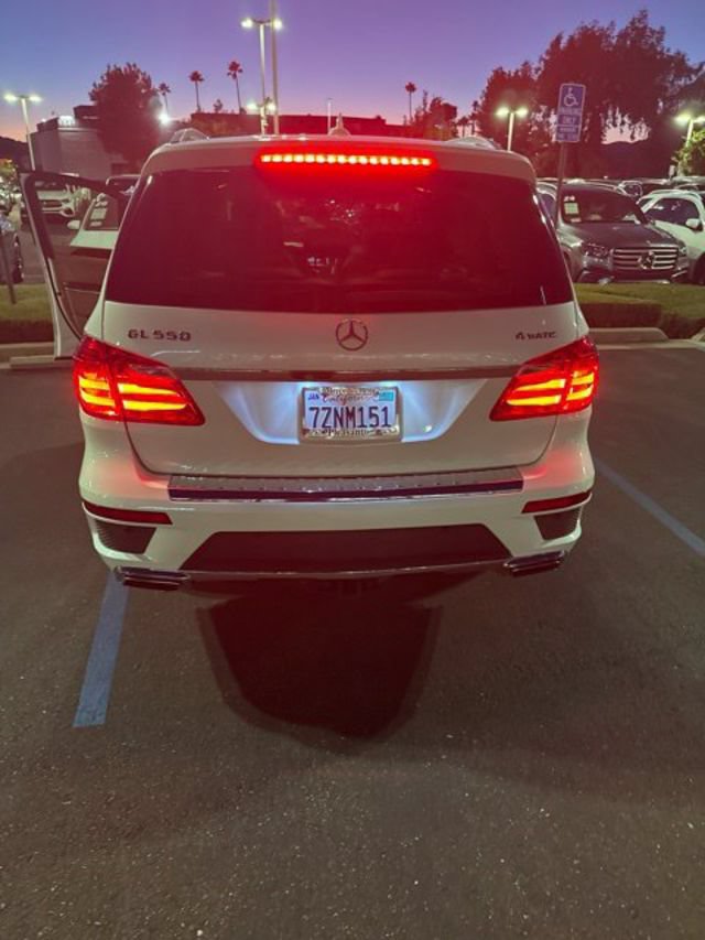 Used 2015 Mercedes-Benz GL 550 4MATIC image 3