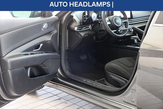 Used 2024 Hyundai Elantra SEL w/ Convenience Package image 13