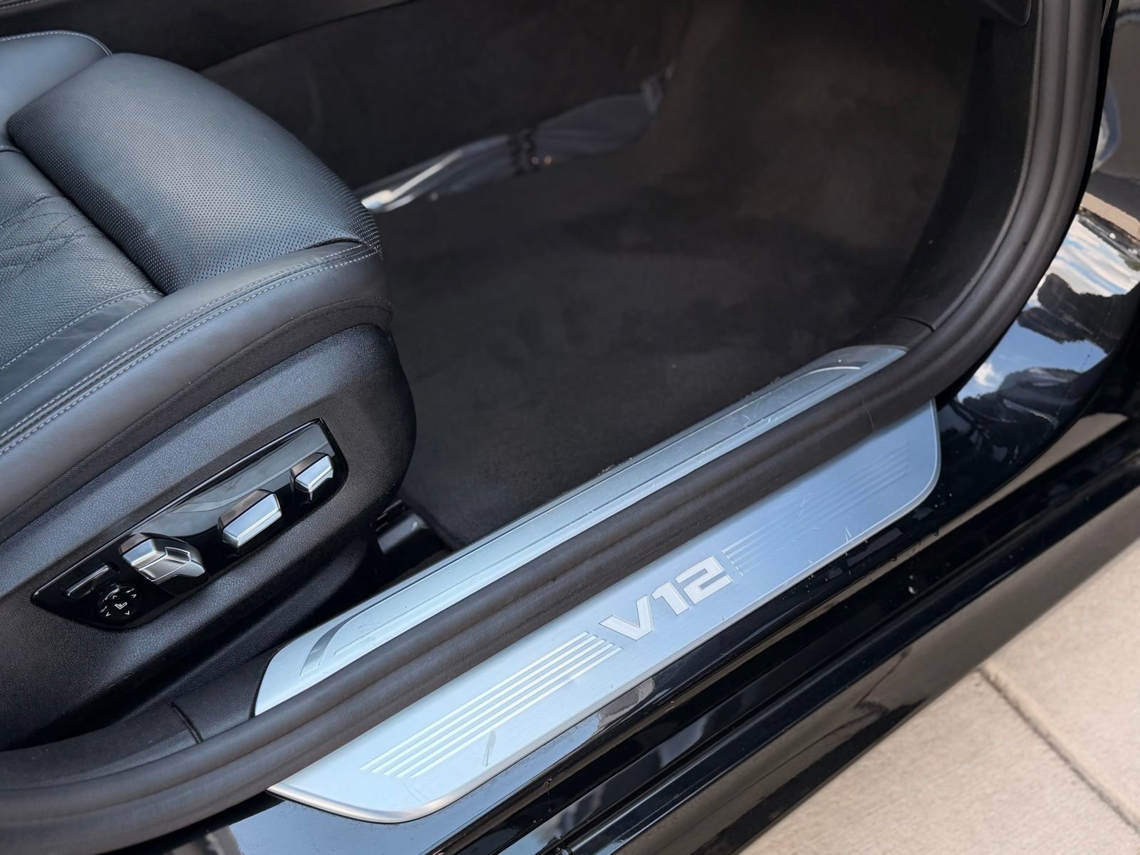 Used 2018 BMW M760i xDrive AWD/4WD image 41