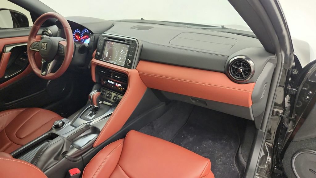 Used 2020 Nissan GT-R Premium w/ Premium Interior Package AWD/4WD image 37