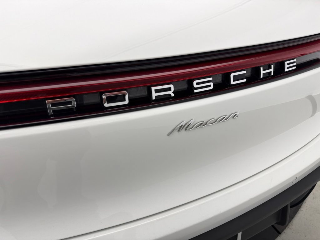 Certified 2024 Porsche Macan AWD/4WD image 11