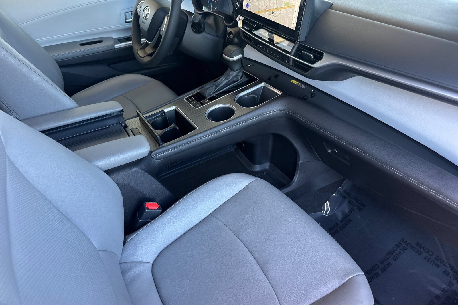 Used 2025 Toyota Sienna XLE FWD image 19