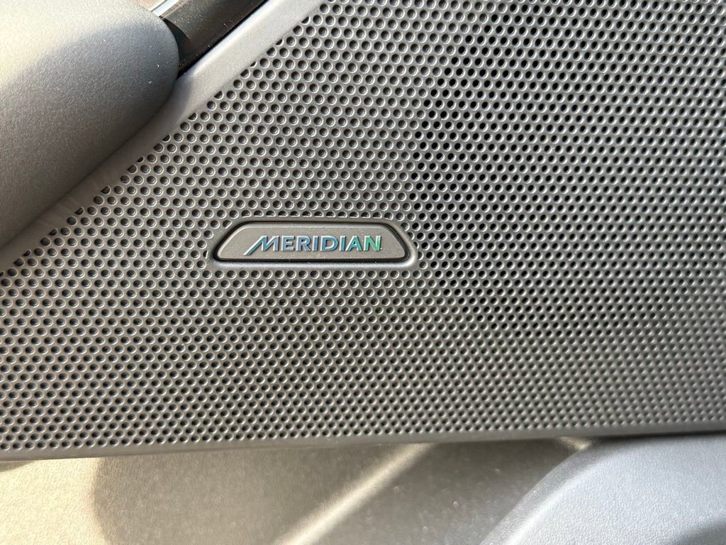 Certified 2026 Land Rover Range Rover Velar Dynamic SE AWD/4WD image 15