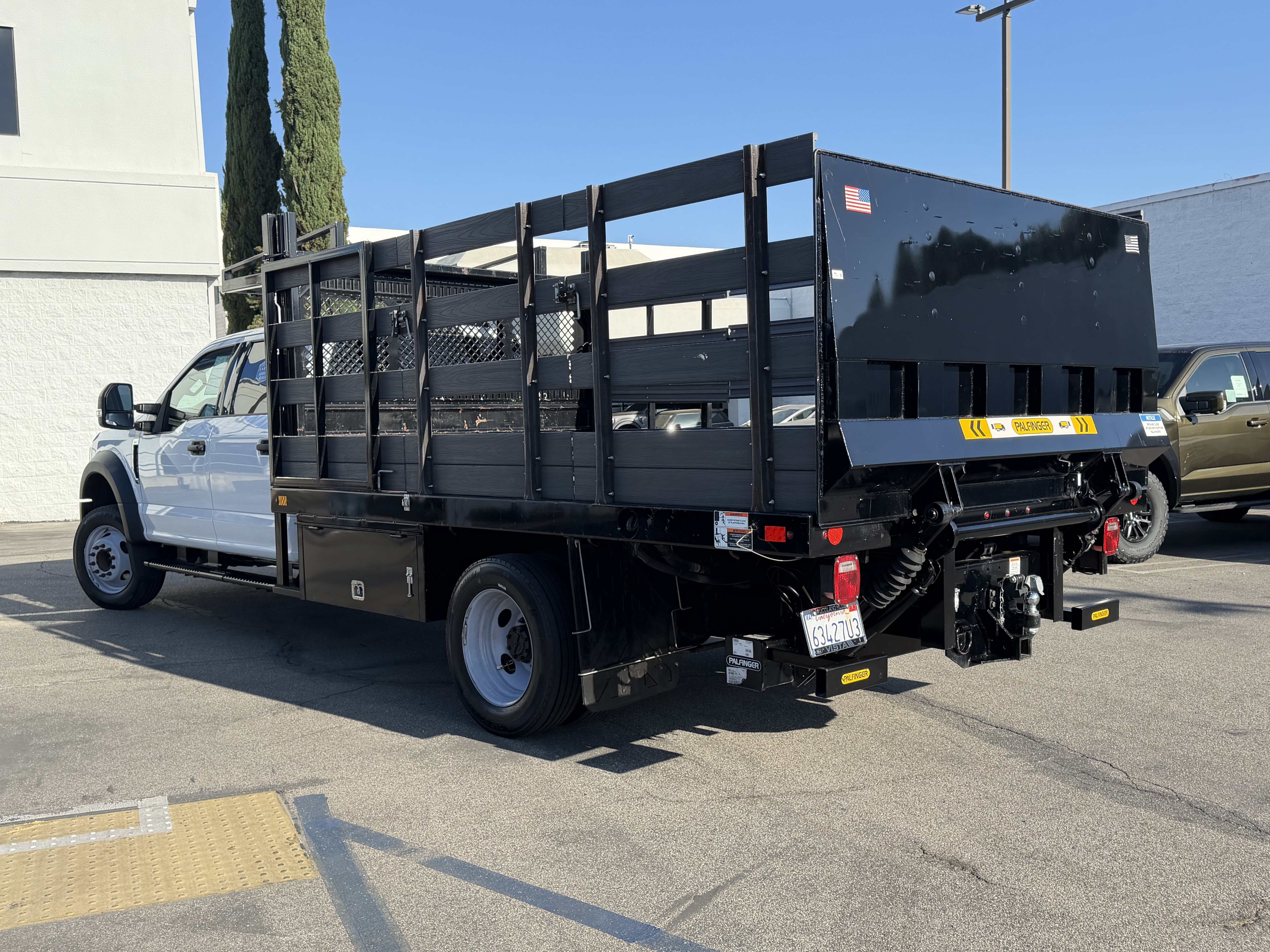 Certified 2022 Ford F550 2WD Crew Cab Super Duty w/ XLT Value Package image 5