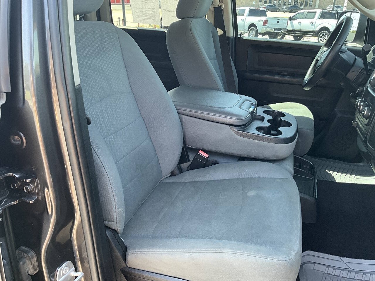 Used 2017 RAM 2500 Tradesman w/ Chrome Appearance Group AWD/4WD image 11