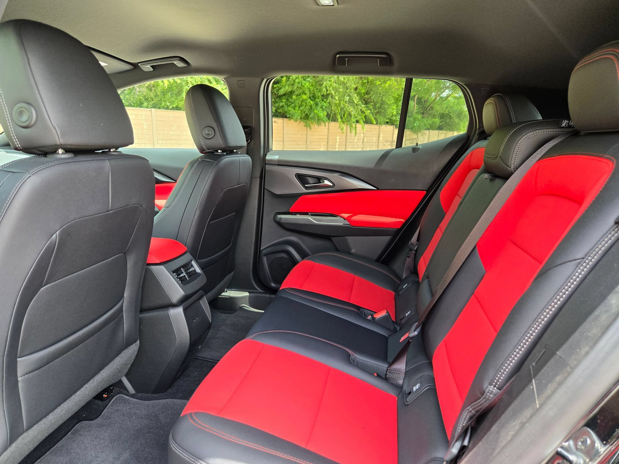 Used 2025 Chevrolet Equinox EV RS FWD image 14