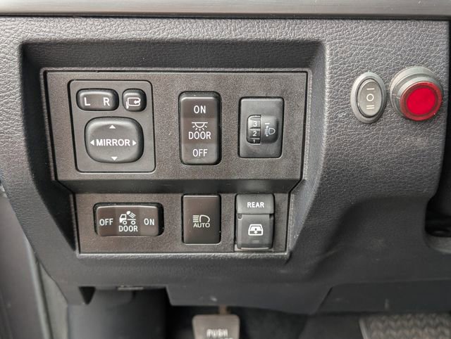 Used 2018 Toyota Tundra Platinum image 30