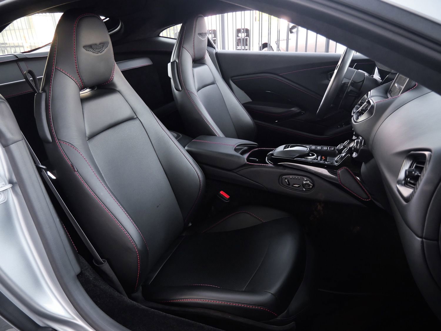 Used 2020 Aston Martin V8 Vantage Coupe RWD image 12
