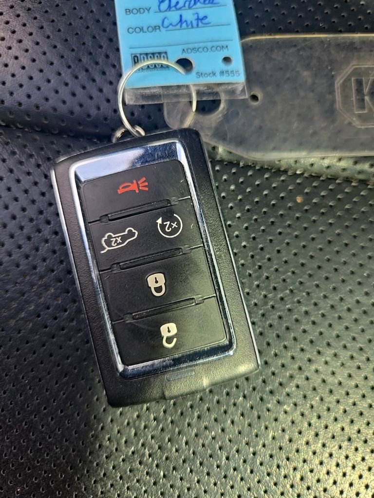 Used 2022 Jeep Grand Cherokee L Overland w/ Luxury Tech Group IV AWD/4WD image 35