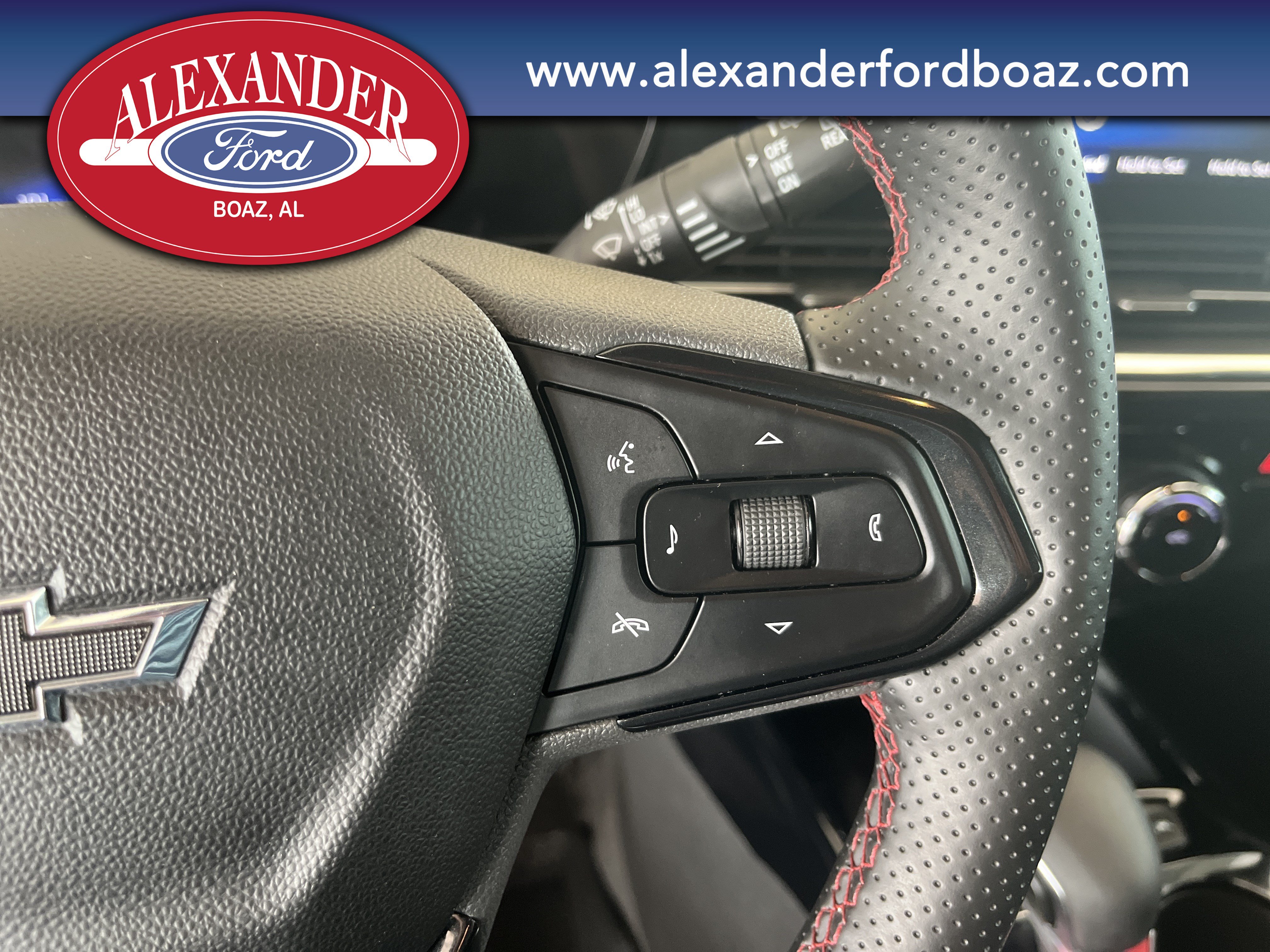 Used 2025 Chevrolet Trax RS w/ Sunroof Package FWD image 21